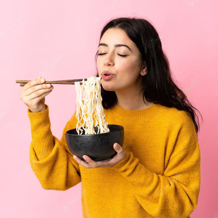 How to eat Japanese Ramen. Do and Don'ts etiquette in Japan