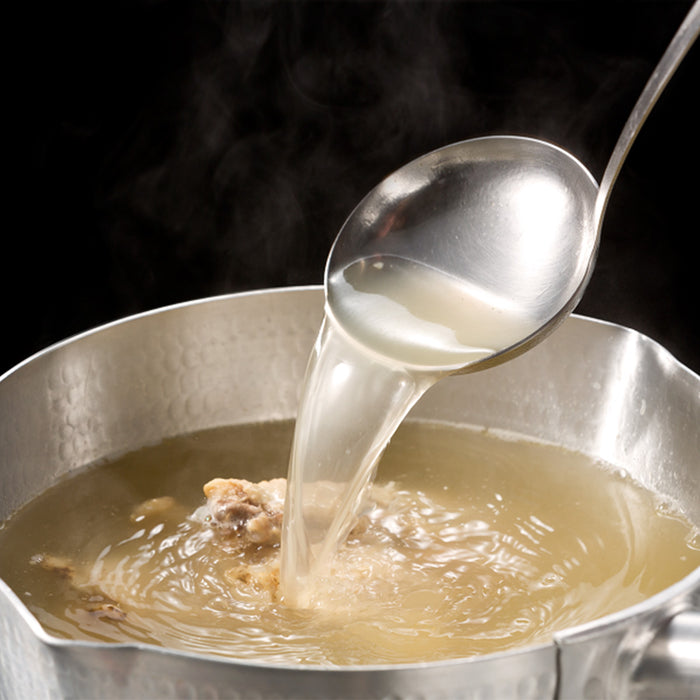 Poulet en conserve dans du bouillon Mizutaki japonais